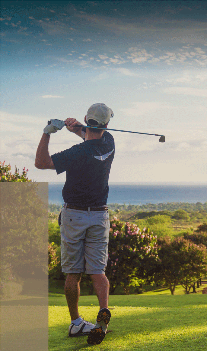 hombre jugando golf en club de golf santa augusta quintay